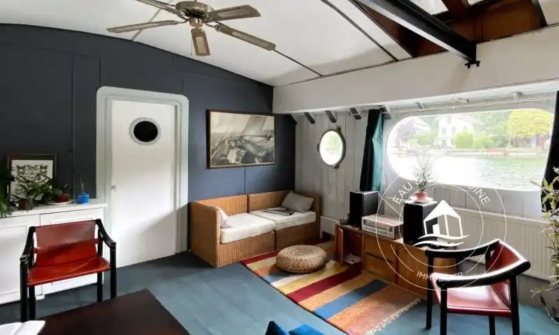 Péniche Freycinet navigante dans un cadre naturel face à l'île Sainte-Catherine – 399 000 €
