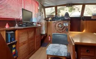 Découvrez cette vedette de 35 m² à Paris – idéale pour vivre sur la Seine