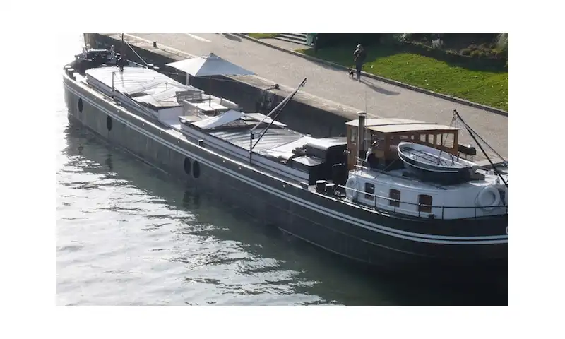 Magnifique péniche 38 m à vendre au centre de Paris