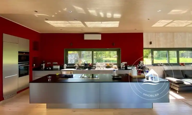 Propriété au bord de l'eau avec étangs privatifs reliés à l'Yonne