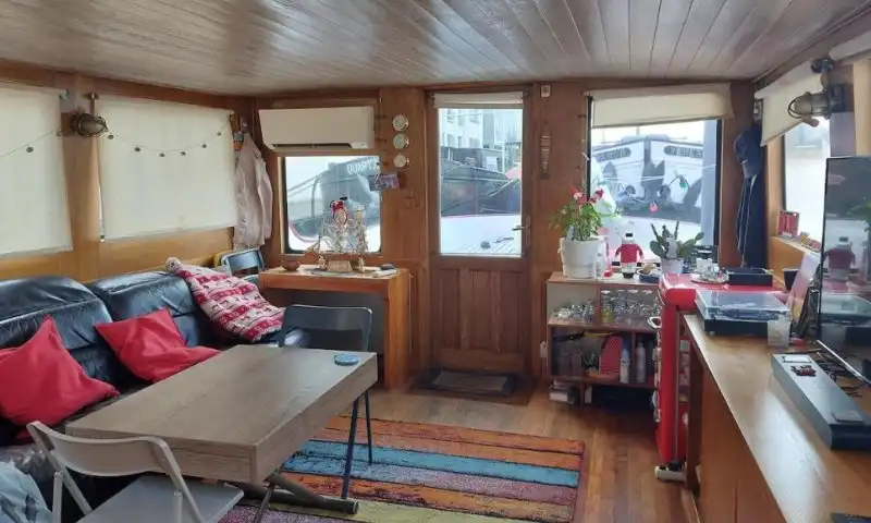 Péniche à vendre Paris XVème en parfait état – 85m² – 700 000 €