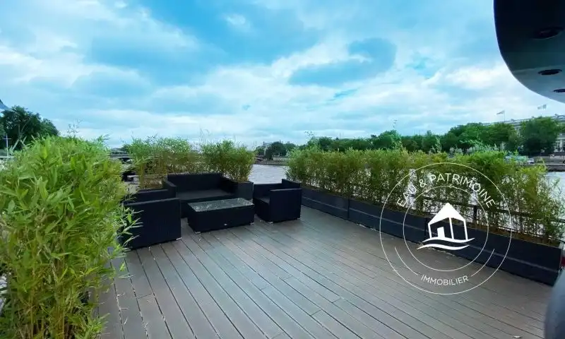 Vue Tour Eiffel au cœur de Paris 8 - Une péniche rénovée au confort exceptionnel