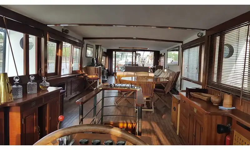 Vente péniche luxueuse de 150 m² face au jardin des Tuileries