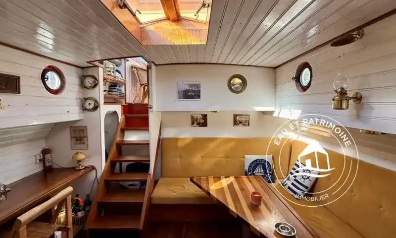 Péniche à vendre Paris 4 – Charme et Navigation