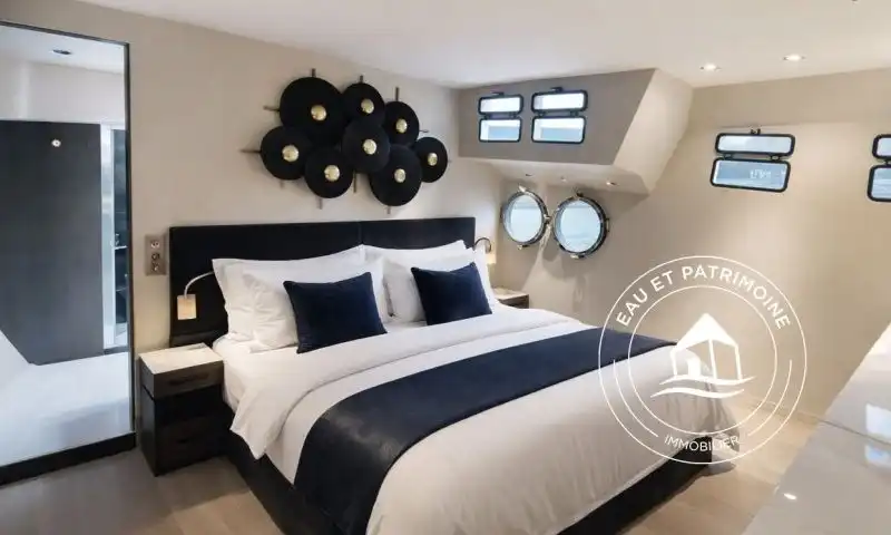 Péniche à vendre Paris 8 – Vue Tour Eiffel et Rénovation Exceptionnelle