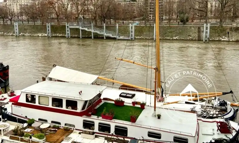 Péniche à vendre Paris 15 – Navigante et Agencement Optimal