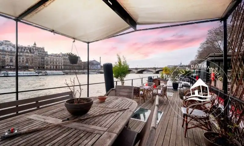 Péniche à vendre Paris 1 – Vues Tour Eiffel et Musée d'Orsay