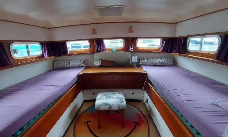 Découvrez cette vedette de 35 m² à Paris – idéale pour vivre sur la Seine
