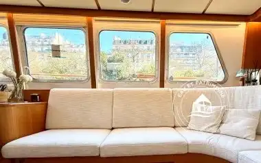 Vedette à vendre Paris 4 – Spacieuse et Pièce de Vie Surprenante