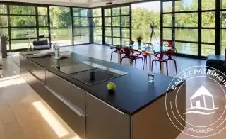 Propriété au bord de l'eau avec étangs privatifs reliés à l'Yonne