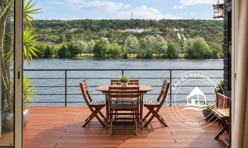 Maison flottante à vendre Giverny - Rénovée avec Logement Indépendant