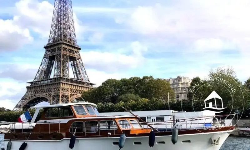 Opportunité unique d'achat d'un Yacht de collection à usage commercial au centre de Paris