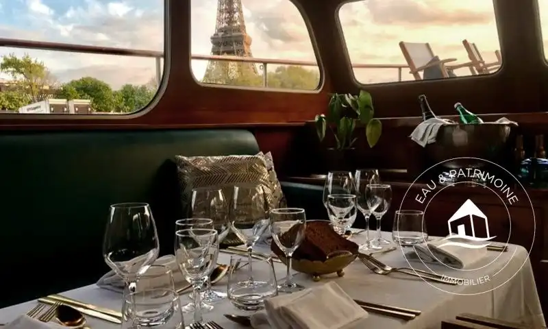 Opportunité unique d'achat d'un Yacht de collection à usage commercial au centre de Paris