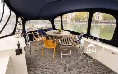 Péniche à vendre Paris 15 – Navigante et Agencement Optimal