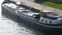 Acheter une péniche : guide des types, emplacements et coûts à connaître
