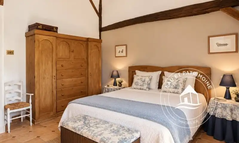 Propriété à vendre de 7,15 hectares avec trois maisons et accès direct au Lot
