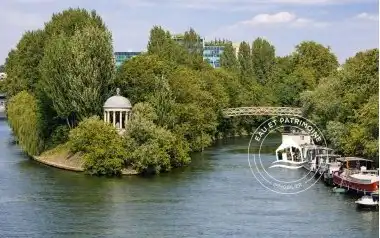Maison flottante à Neuilly-sur-Seine - Recherche et Opportunités Confidentielles