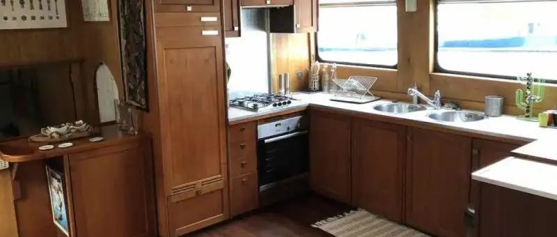 Péniche à vendre Paris XVème en parfait état – 85m² – 700 000 €