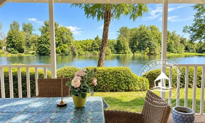 Propriété à vendre de 7,15 hectares avec trois maisons et accès direct au Lot