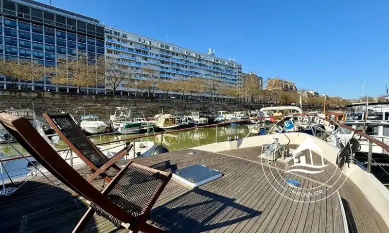 Vedette à vendre Paris 4 – Spacieuse et Pièce de Vie Surprenante