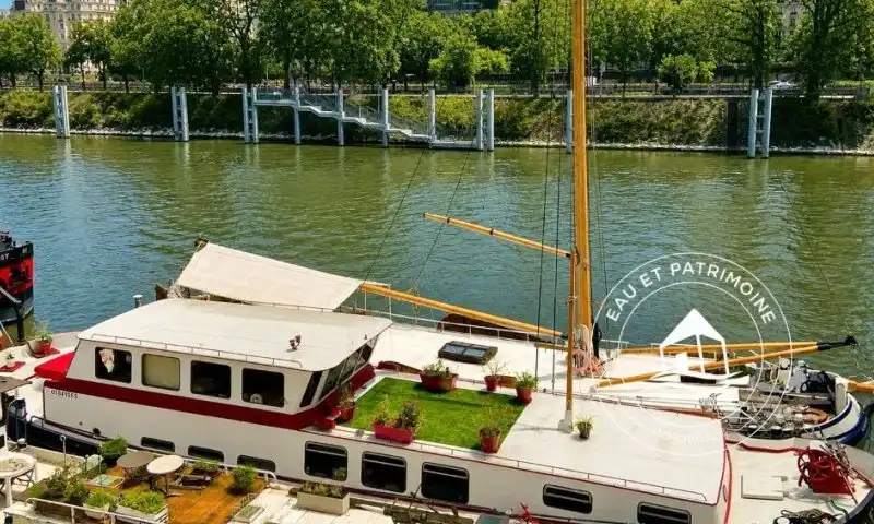 Péniche à vendre Paris 15 – Navigante et Agencement Optimal