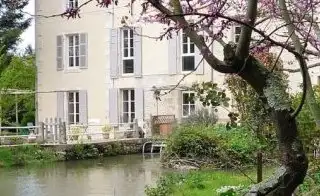 Maison de caractère à vendre au bord de la Sèvre Niortaise