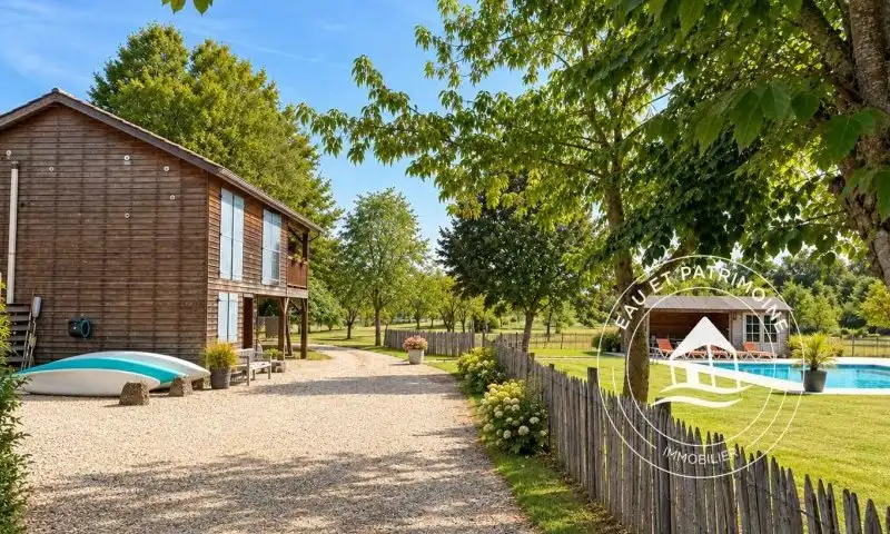 Propriété à vendre de 7,15 hectares avec trois maisons et accès direct au Lot