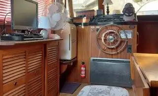 Découvrez cette vedette de 35 m² à Paris – idéale pour vivre sur la Seine