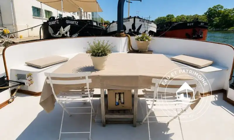 Péniche à vendre Paris 15 – Navigante et Agencement Optimal