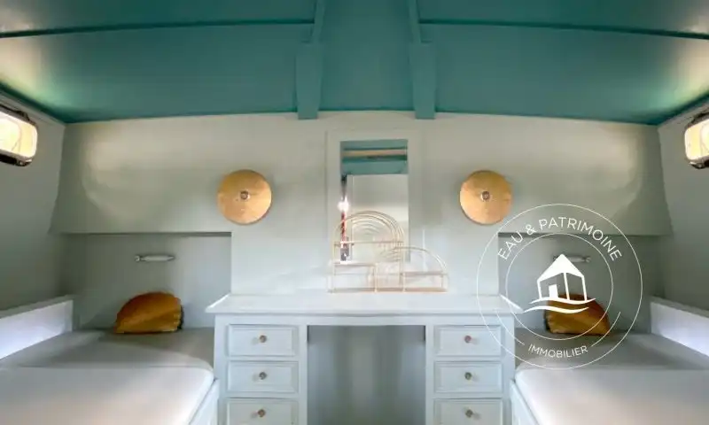 Opportunité unique d'achat d'un Yacht de collection à usage commercial au centre de Paris
