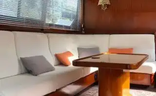 Vedette habitable navigante à vendre à Paris, idéale pour vivre sur l'eau