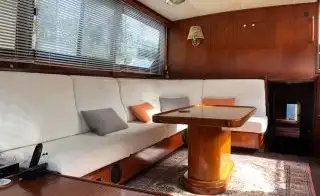 Vedette habitable navigante à vendre à Paris, idéale pour vivre sur l'eau