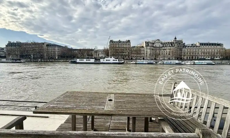 Péniche à vendre Paris 1 – Toit ouvrant et Vue Tour Eiffel