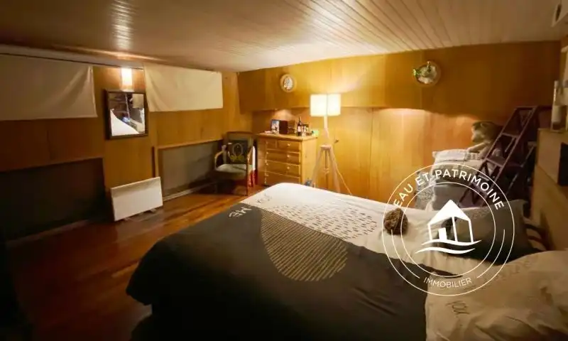 Péniche à vendre Paris 15 – Navigante et Agencement Optimal