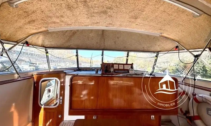 Vedette à vendre Paris 4 – Spacieuse et Pièce de Vie Surprenante