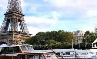 Opportunité unique d'achat d'un Yacht de collection à usage commercial au centre de Paris