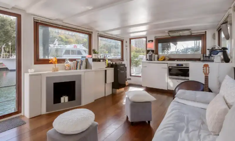 Superbe péniche d'habitation à vendre à Paris – 85 m² – 390 000 €