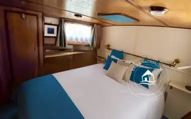Pénichette de 47 m2 idéalement agencée à vendre au Port de l'Arsenal à Paris 12 