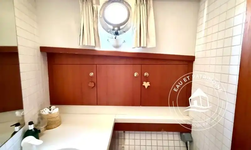 Vedette à vendre Paris 4 – Spacieuse et Pièce de Vie Surprenante