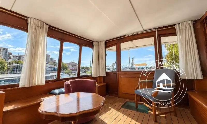 Péniche à vendre Paris 1er – Entièrement rénovée et vues sur Paris