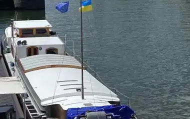 Vente d'une vaste et belle péniche d'habitation à Paris 15e
