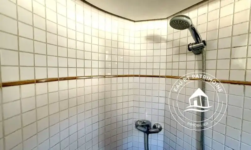 Vedette à vendre Paris 4 – Spacieuse et Pièce de Vie Surprenante