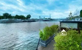 Vue Tour Eiffel au cœur de Paris 8 - Une péniche rénovée au confort exceptionnel