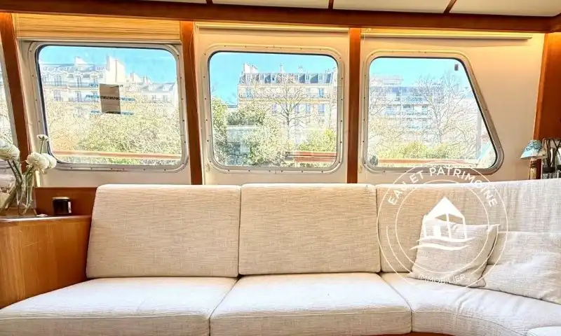 Vedette à vendre Paris 4 – Spacieuse et Pièce de Vie Surprenante