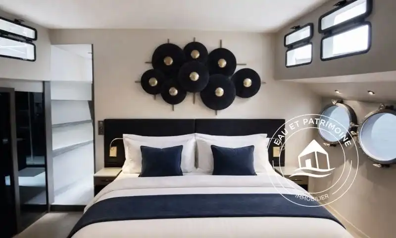 Péniche à vendre Paris 8 – Vue Tour Eiffel et Rénovation Exceptionnelle