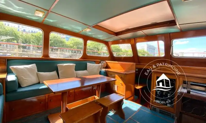 Opportunité unique d'achat d'un Yacht de collection à usage commercial au centre de Paris