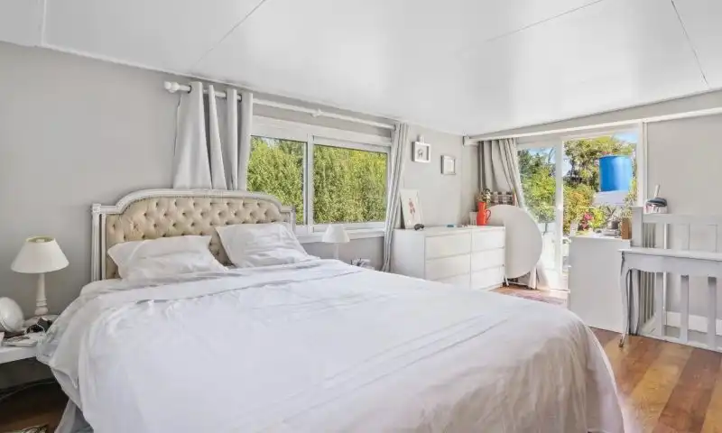Maison flottante à Neuilly : 160 m², terrasse, environnement calme et verdoyant sans vis-à-vis