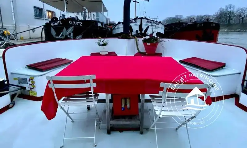 Péniche à vendre Paris 15 – Navigante et Agencement Optimal
