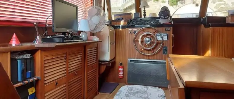 Découvrez cette vedette de 35 m² à Paris – idéale pour vivre sur la Seine