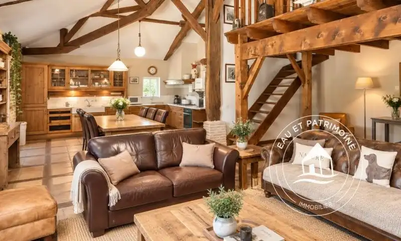 Propriété à vendre de 7,15 hectares avec trois maisons et accès direct au Lot